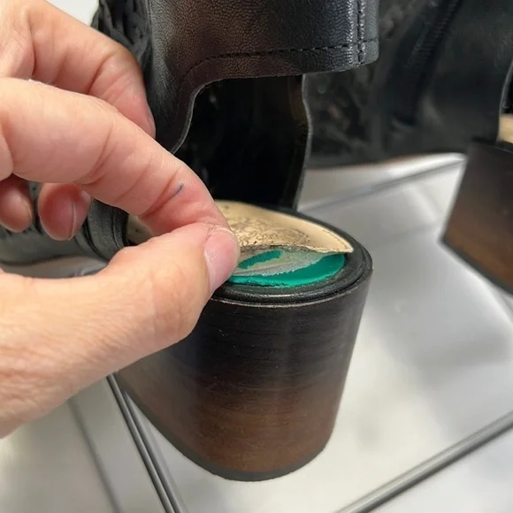 Vince Camuto Sternat “shooties”. - Picture 14 of 16